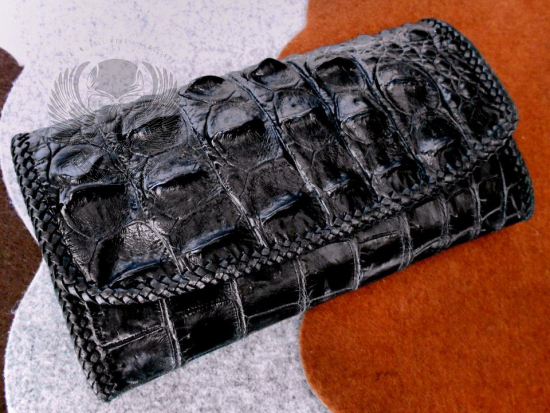 GELDBÖRSE AUS HOCHWERTIGEM KROKODILLEDER HANDGENÄHT