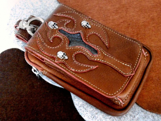 GÜRTELTASCHE AUS FEINSTEM RINDSLEDER